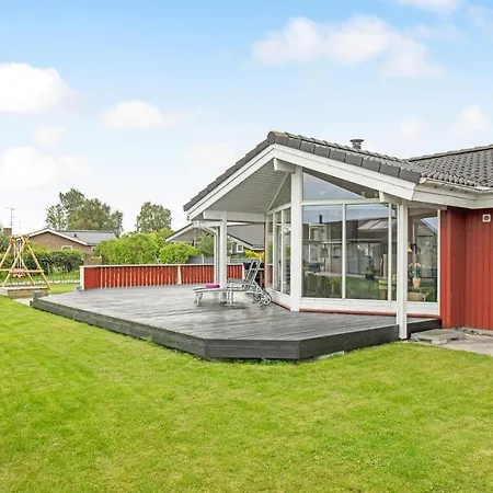 Feriehus 3 Bedroom Awesome In Juelsminde *