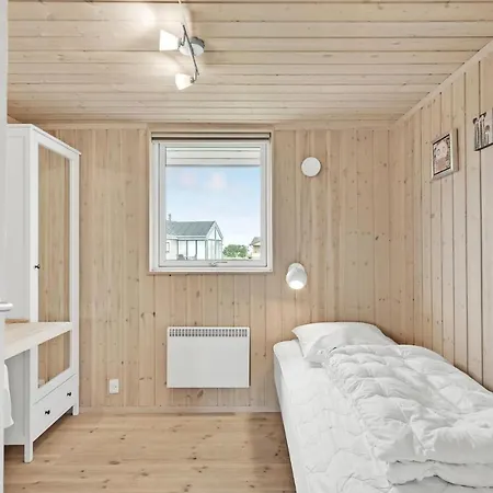 3 Bedroom Awesome In Juelsminde Feriehus *