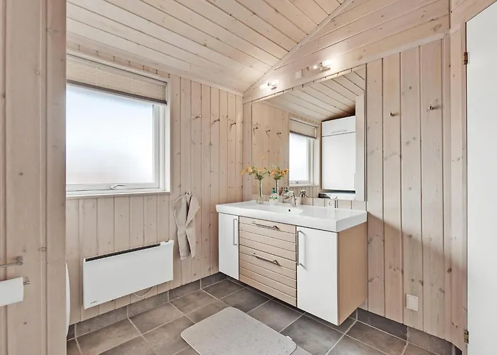 3 Bedroom Awesome In Juelsminde Vakantiehuis *
