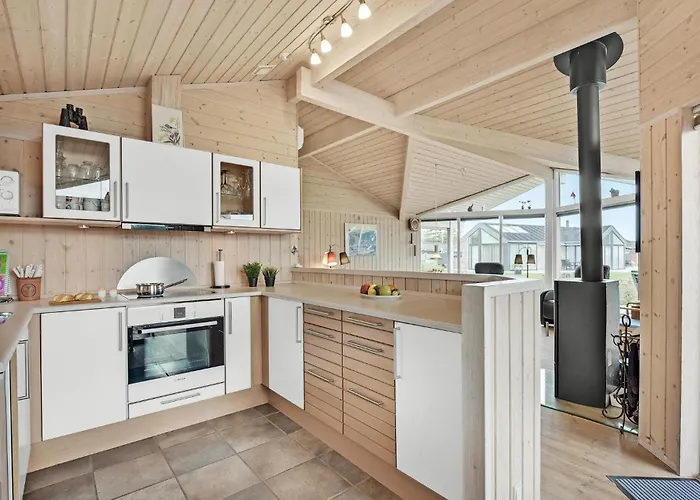 3 Bedroom Awesome In Juelsminde *
